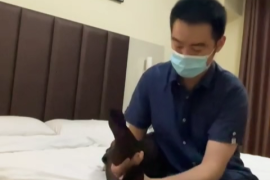 X042超短裙小姐妹黑丝特写 足部挠痒 笑声很真实